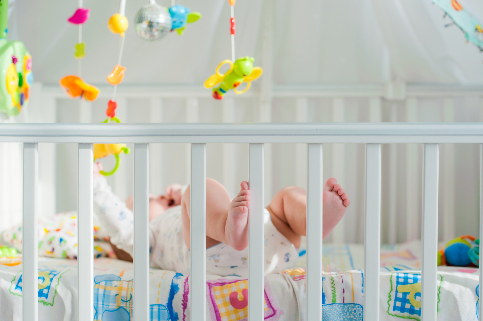 Comment éviter que bébé ne se cogne dans les barreaux de lit ?